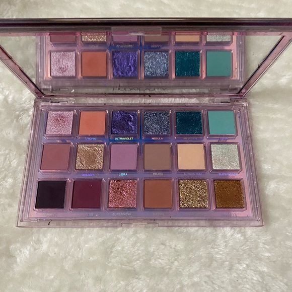 Huda Beauty Mercury Retrograde Eyeshadow Palette - Picture 3 of 3